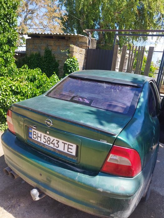Продам машину Опель вектора