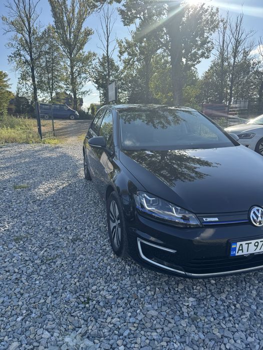 Продам хороший автомобіль е-Golf