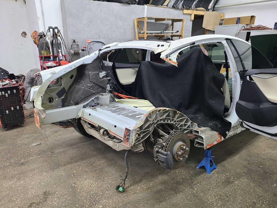 Відновлення Tesla із США. Model 3 Y X S.  Діагностика і ремонт Тесла