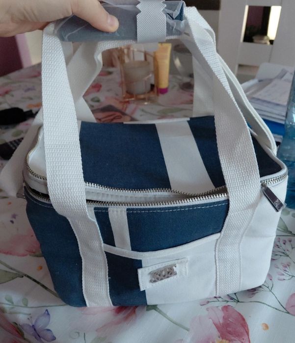 Stylowa elegancka torba termiczna w stylu Hamptons na plażę piknik