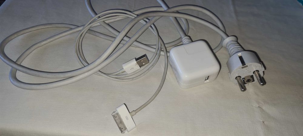 Apple iPad Wi-Fi + 3G Early 201164297745018498124