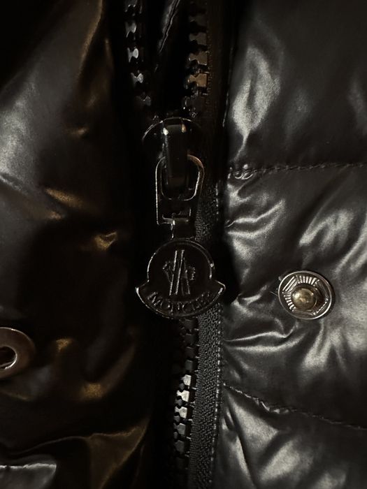 Piekny puchowy plaszcz (kurtka) Moncler