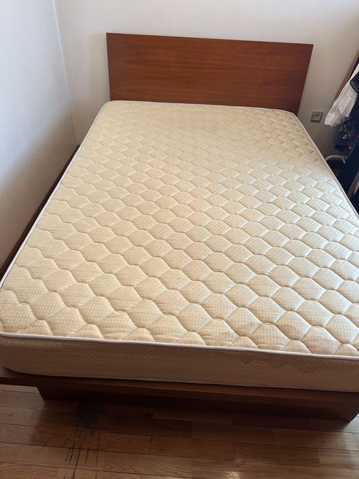Cama em cerejeira