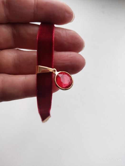 Чокер червоний оксамитовий.