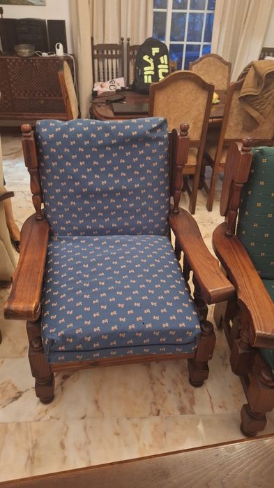 Sofá e Poltrona em Madeira de excelente qualidade, CONJUNTO