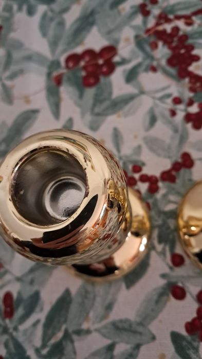 Dois castiçais dourados novos