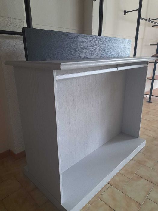 Mobiliário diverso de loja de roupa