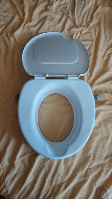 Nasadka toaletowa podwyższająca 10cm z klapką