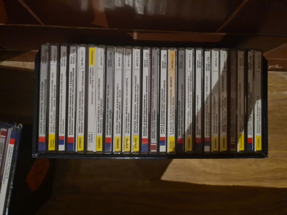 Cd's varios maioritariamente clássicos e opera