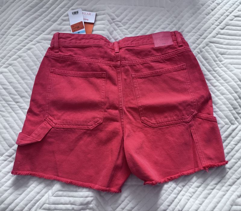 Szorty koralowe nowe r. 40