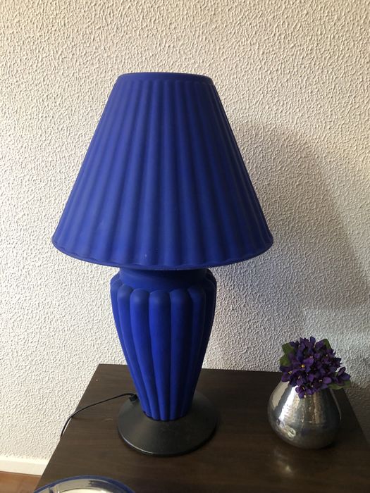 Candeeiro em vidro fosco azul