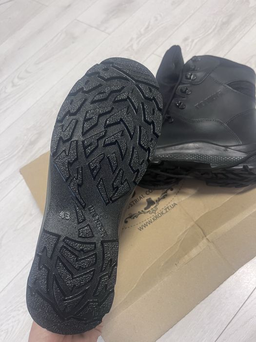 Продам Берцы новые 43
