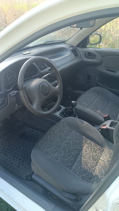 Deo Sens автомобіль білий