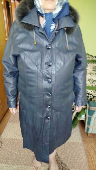 Плащ шкіряний з капюшоном, жіноча. Темно-синього кольору. Розмір 48-52