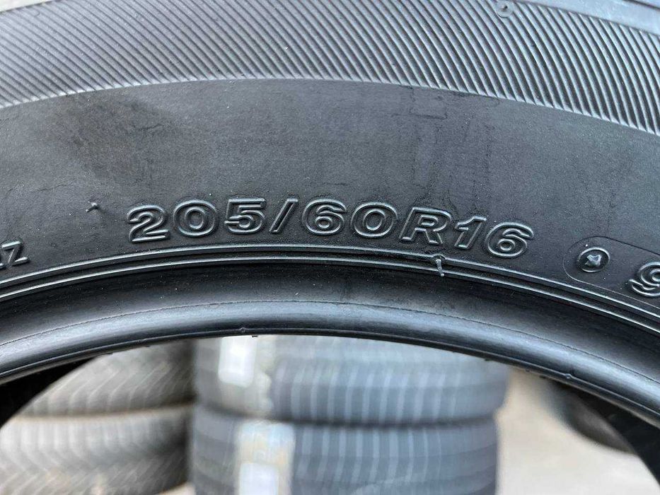 Шини зимові 205/60 R16 BRIDGESTONE BLIZZAK VRX2 5mm
