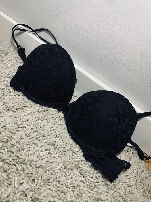Piękny czarny biustonosz 75 A push up