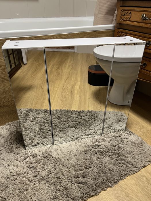 Szafka lazienkowa z lustrem