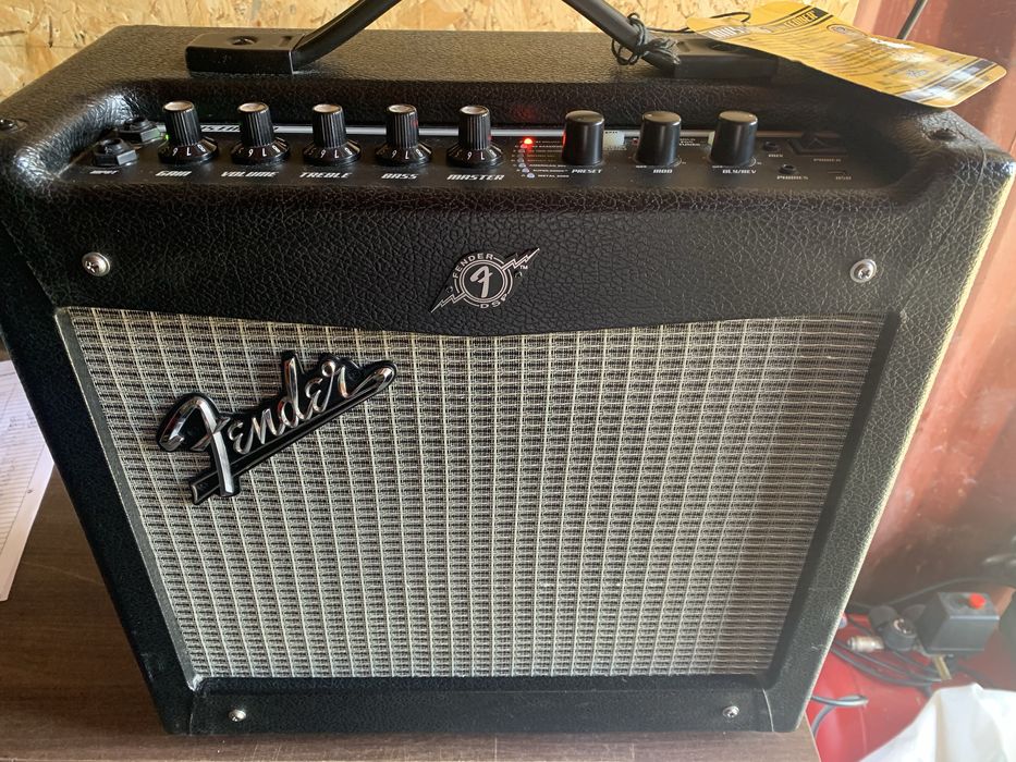 Amplificador Fender Mustang I V2