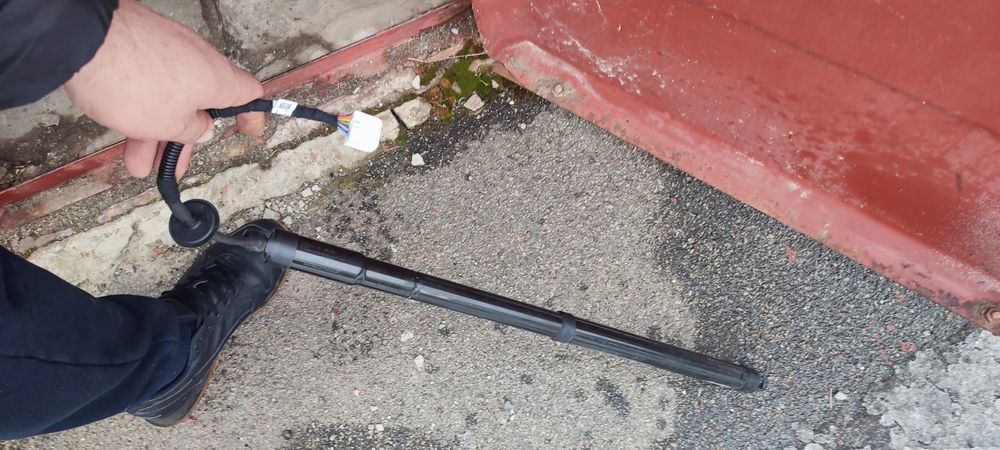 Ніссан рог амортизатор багажника