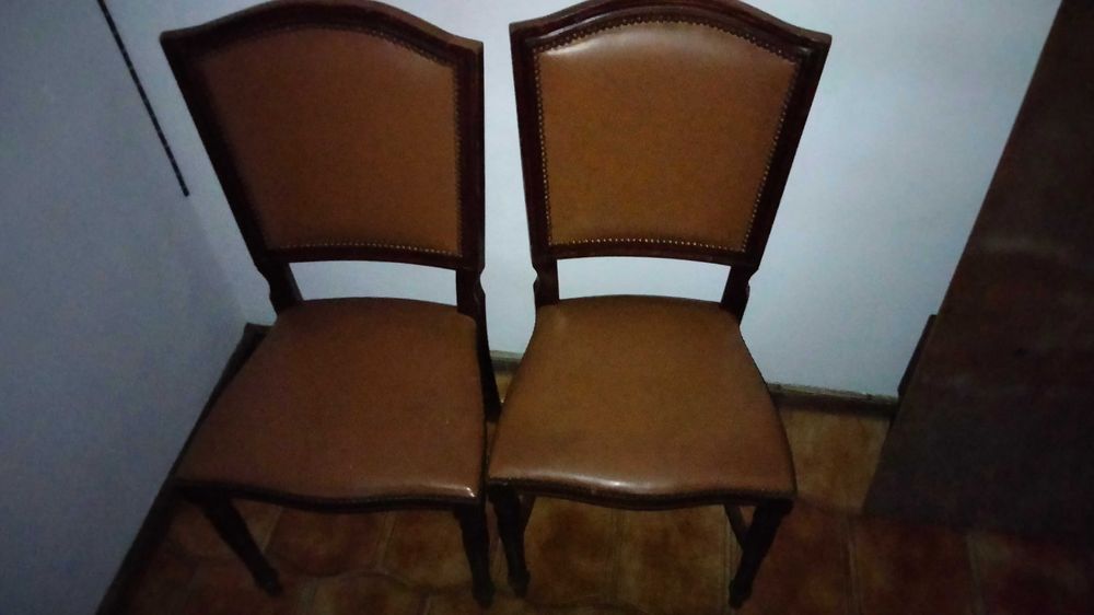 2 Cadeiras de madeira