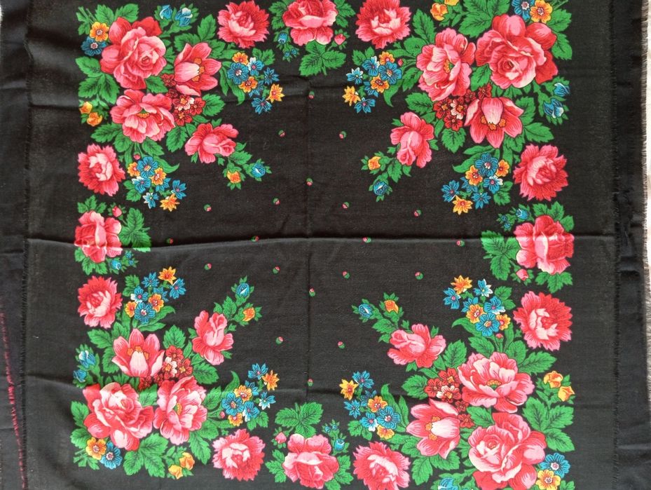 Шерстяні нові хустки