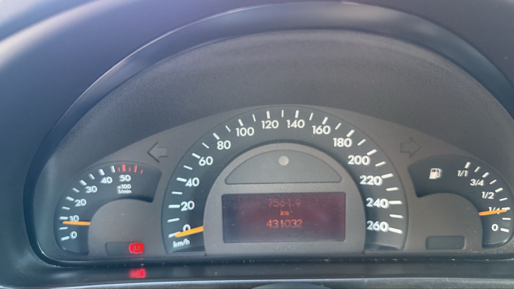 Mercedes benz CDI 220