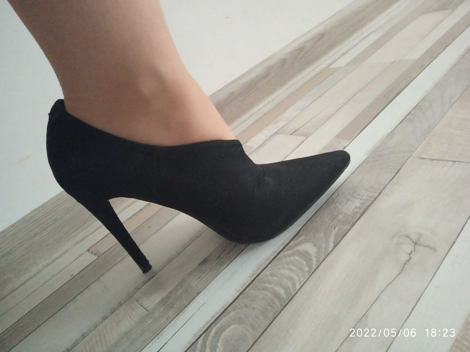 Czarne zamszowe czółenka, wysokie 10,5cm