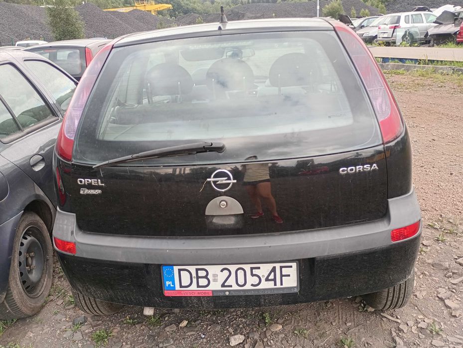 Opel Corsa C 1,0  maska czarna, części transport FV dostawa