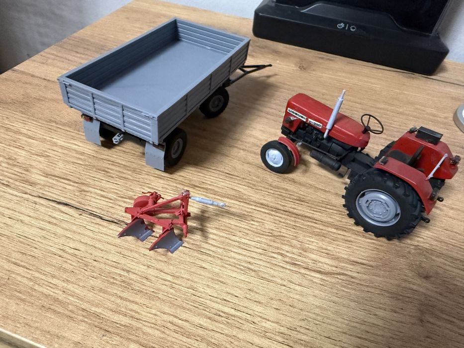 Model 1:43 Ursus c360 i przyczepa Autosan d47-b / Pług 2 skiby