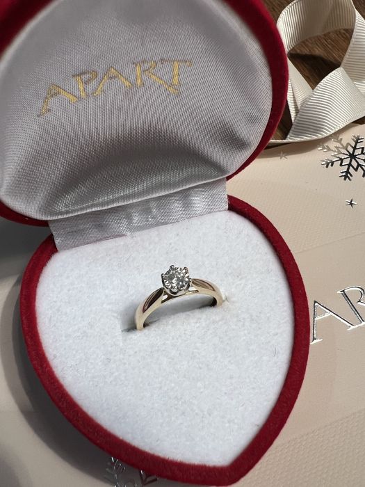 Złoty pierścionek z diamentem  APART wzór 109.461 rozm.9