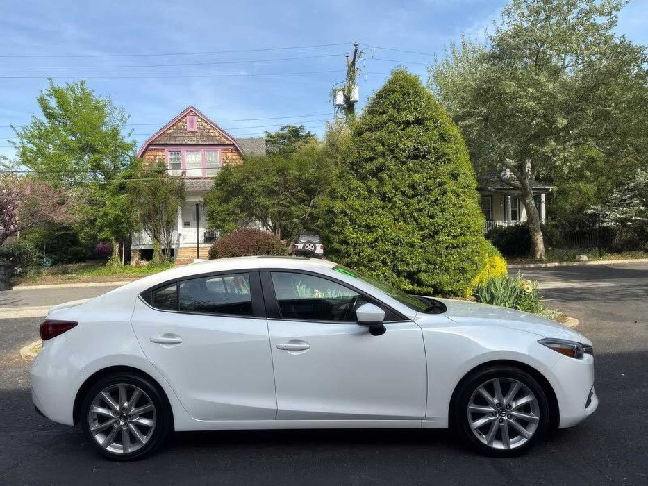 Mazda 3 Touring      2017