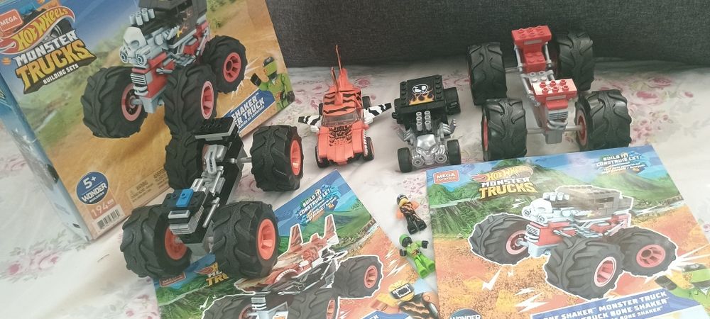 Hot Wheels Monster Truck Bone Shaker, включающий 194 детали. Хот вілс