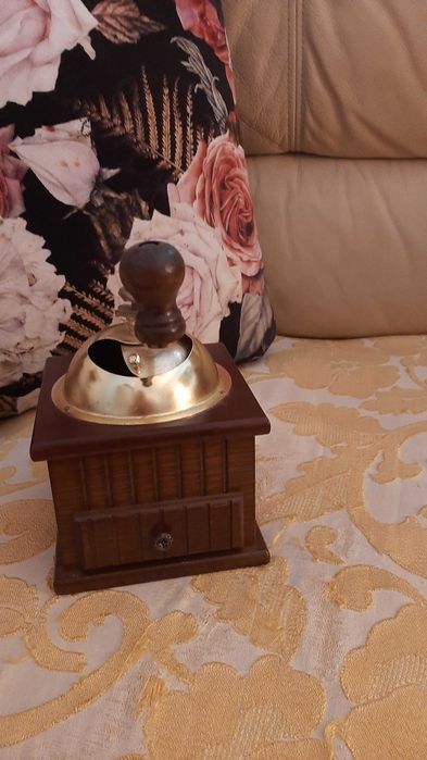 Moínho de café em grão antiguidade