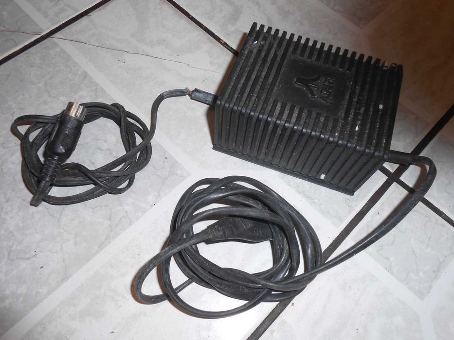 Atari 65XE  - jednostka