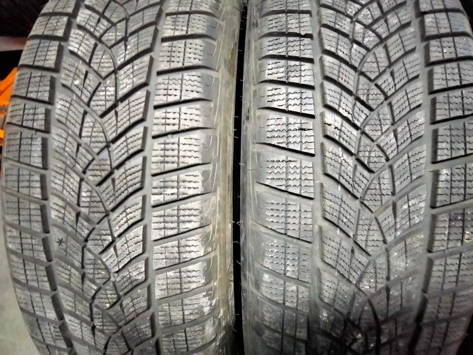 215 50 R19 Goodyear