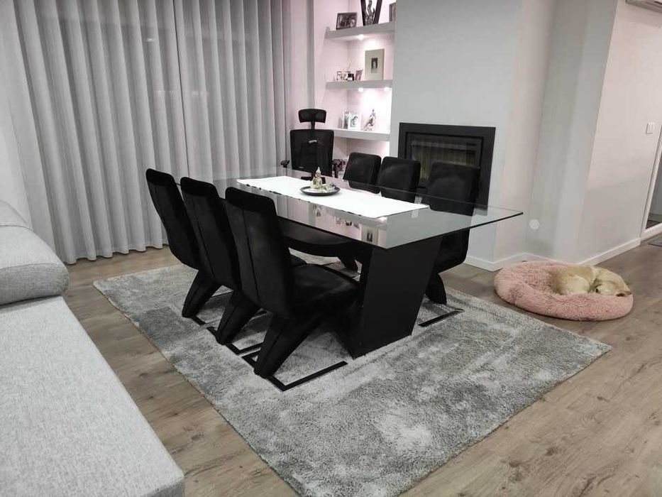 Mesa sala de jantar madeira preta + vidro, com 6 cadeiras