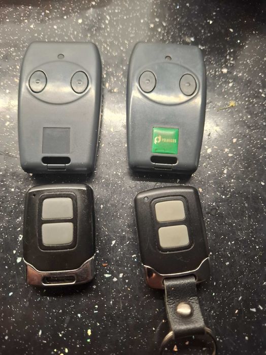 Cztery piloty do bramy Polargos