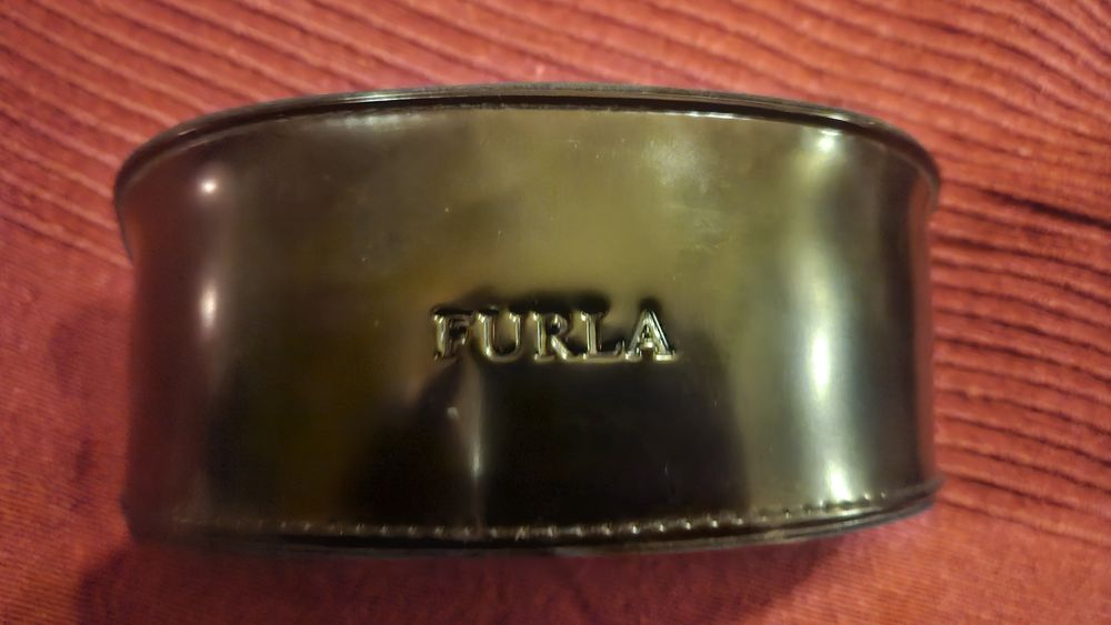 Nowe skórzane etui Furla