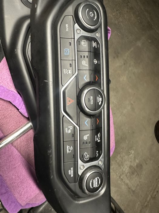 Panel klimatyzacji jeep jl 4xe
