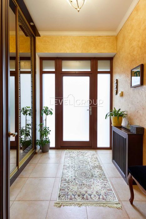 Будинок 230 м² з ремонтом, банею та гаражем, Северинівка, 10 сот, Без%