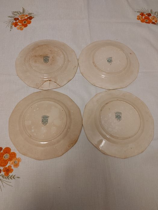 Conjunto de pratos de sobremesa