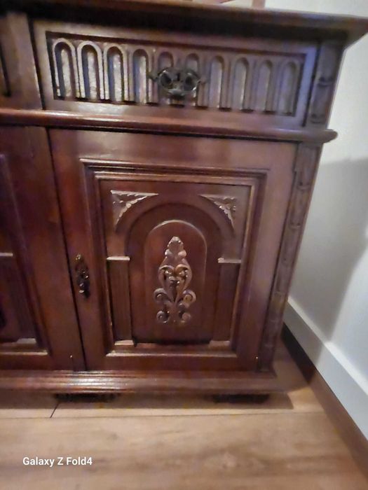 Móvel para sala em madeira /Aparador.