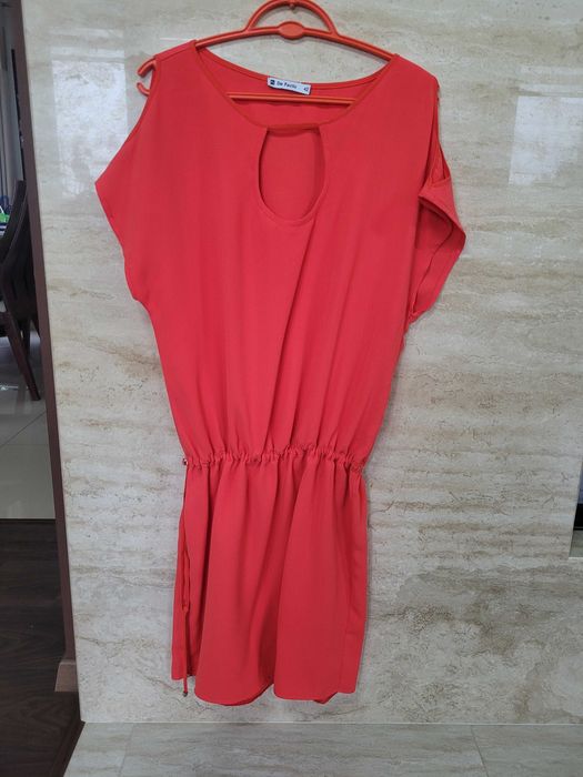 Pomarańczowa sukienka damska z wycięciami De Factro roz. 42