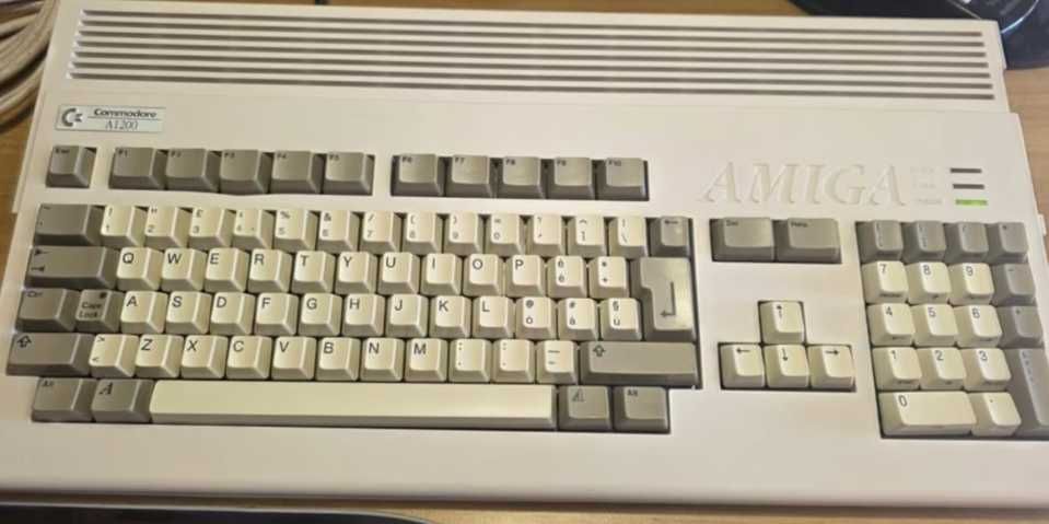 Vintage Commodore Amiga A1200, caixa original