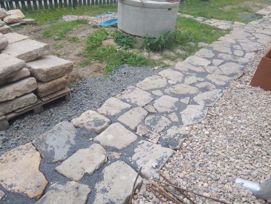 Kamień ścieżkowy płytki chodnikowe z piaskowca poniemieckiego