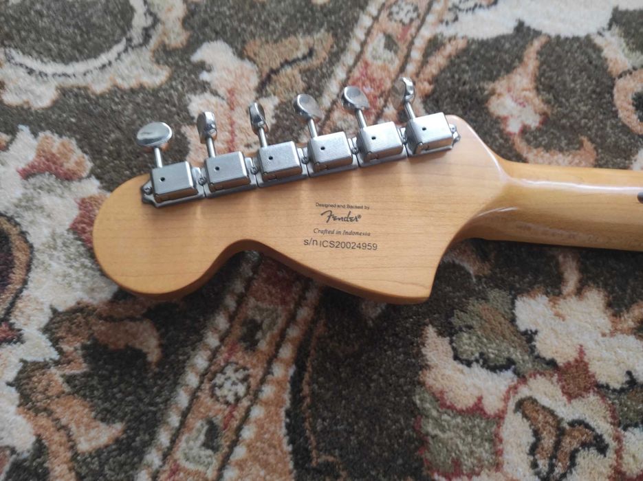 Gitara elektryczna Squier Classic Vibe 70s Stratocaster HSS WLN