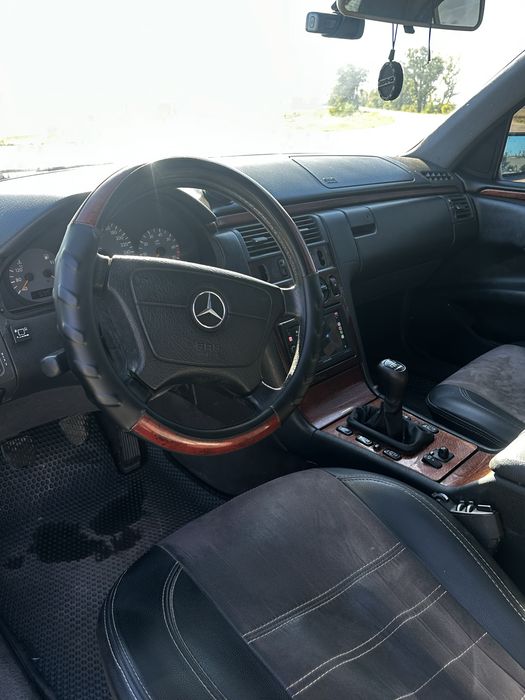 Mercedes-Benz w210