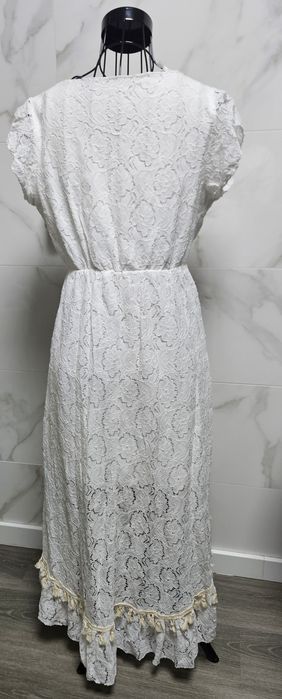 Vestido branco de renda estilo boho