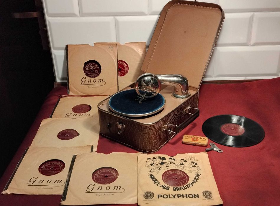 Przedwojenny miniaturowy gramofon + 8 płyt i etui z 40 igłami Polyphon
