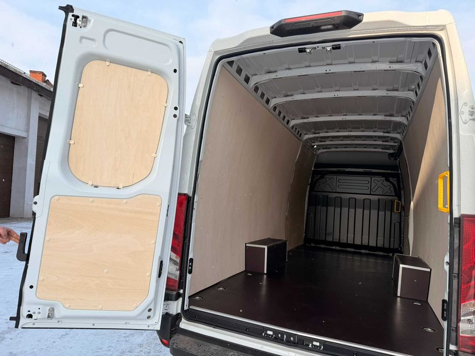 Iveco Daily L4H2 Profesjonalne zabudowy aut dostawczych KNAUTECH